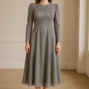 Hakim Yaka Taşlı Boncuk İşlemeli Elbise – Kemerli, Dantel Dokulu, Midi Boy