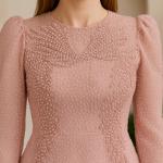 Hakim Yaka Taşlı Boncuk İşlemeli Elbise – Kemerli, Dantel Dokulu, Midi Boy